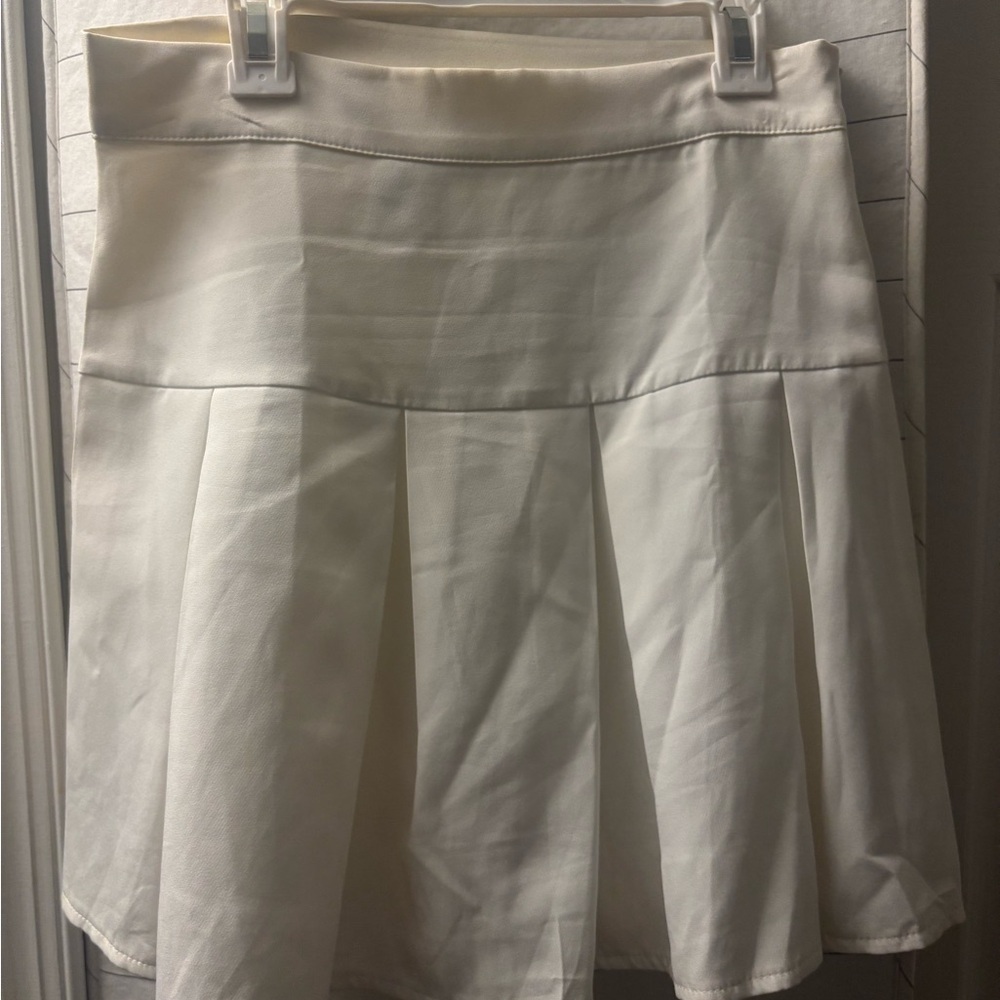 SHEIN Classic White Pleated Mini Skirt